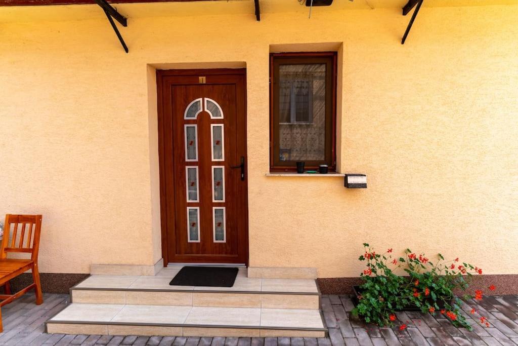 La Bebe 3 Apartman Vajdahunyad Kültér fotó