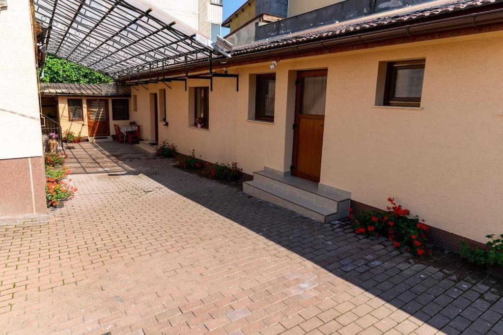 La Bebe 3 Apartman Vajdahunyad Kültér fotó